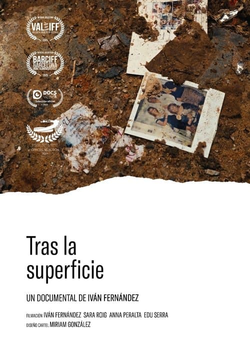 Tras la superficie